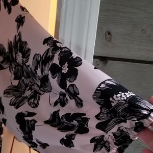 Pink and black v-neck blouse. Ruffled neckline with 3/4 sleeves that have elasti